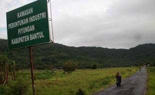 KAWASAN INDUSTRI PIYUNGAN : Puluhan Hektare Lahan Tadah Hujan Mangkrak, Warga Tak Berani Menggarap