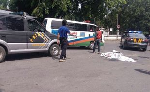 KECELAKAAN SOLO : Rem Motor Blong, Warga Jebres Tewas Terlindas Bus