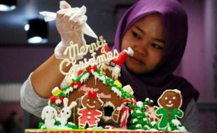 FOTO HARI NATAL 2016 : Kue Natal Laris di Semarang