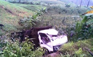 KECELAKAAN KENDAL : Sopir Ngantuk, Truk Terperosok ke Ladang Jagung