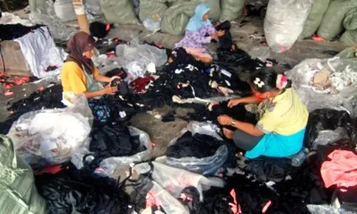 FOTO KERAJINAN SEMARANG : Kain Limbah Garmen Bermanfaat