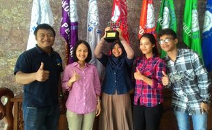 PRESTASI MAHASISWA : Tim FH UNS Menjuarai Lomba Academic Constitutional Drafting 2016