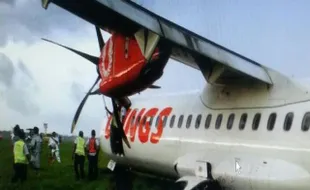 KECELAKAAN PESAWAT : Wings Air Tergelincir hingga Patah Sayap Saat Mendarat di Bandara Ahmad Yani