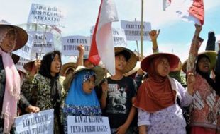 PABRIK SEMEN PATI : Bupati Rembang Tuduh Kompetitor di Balik Penolakan