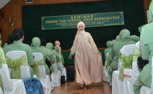 SEMINAR PARENTING : Kekerasan Terhadap Anak Jadi Perhatian Istri Tentara Kodam IV Diponegoro