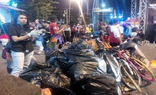 KISAH INSPIRATIF : Komunitas Jogja Garuk Sampah Sapu Bersih Malioboro