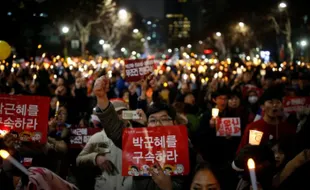 Ratusan Ribu Demonstran Korsel Tuntut Pencopotan Park Geun Hye