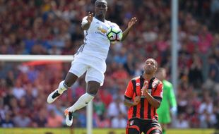 Pulang ke Old Trafford, Eric Bailly Bawa Cedera dari Piala Afrika