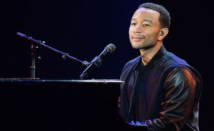 Tanggapan Bijak John Legend Saat Mendapat Perilaku Rasis dari Paparazi