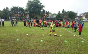 SEPAK BOLA MADIUN : Baru Dibuka, SSB Kodim Madiun Diikuti 70 Anak