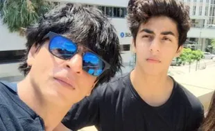 BOLLYWOOD : Shah Rukh Khan Pengin Bikin Boy Band Bareng Anaknya