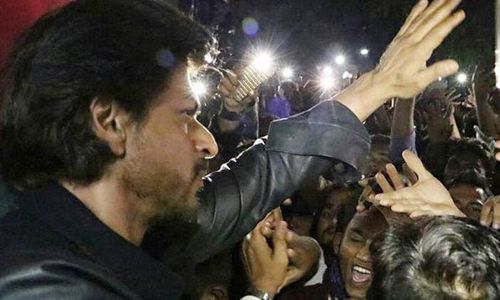 BOLLYWOOD : India Selidiki Kematian Fans Shah Rukh Khan saat Promosi Raees