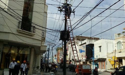 Berhasil Dipadamkan, Ini Penyebab Trafo Singosaren Solo Meledak