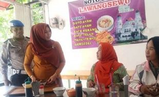 KISAH INSPIRATIF : Warung Aiptu Suprapto Gratiskan Soto Setiap Jumat