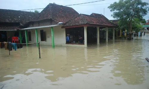 BANJIR MOJOKERTO : Desa Banyulegi Terendam Banjir Setinggi hingga 1 Meter