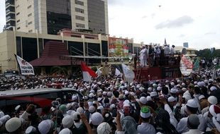 Dijamin Arifin Ilham, Penahanan Pengibar Bendera Bertulisan Arab Ditangguhkan