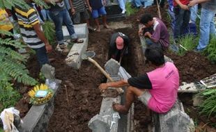 PEMBUNUHAN KLATEN : Polisi Bongkar Makam Korban Pembunuhan Trucuk untuk Autopsi