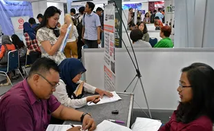 FOTO BURSA KERJA SEMARANG : Banyak Job Fair, Selalu Banyak Peminat...