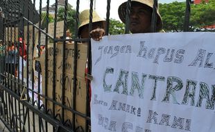 FOTO PERIKANAN JATENG : Begini Nelayan Demo di Gubernuran