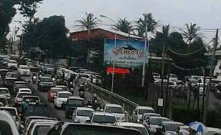 PARKIR SEMARANG : Kerap Makan Bahu Jalan, Parkir Pengunjung Cimory Jadi Gunjingan