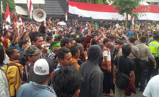 DEMO SEMARANG : Gubernuran Digeruduk 3 Kelompok, Netizen Semangati Demonstran