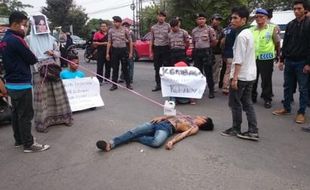 DEMO SUKOHARJO : Mahasiswa Desak Pemerintah Batalkan Kenaikan Harga BBM