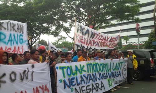 DEMO SEMARANG : Ratusan Nelayan Berunjuk Rasa di Depan Kantor Gubernur, Jl. Pahlawan Ditutup