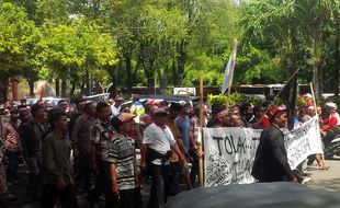 FOTO DEMO PETANI : Begini Semangat Petani Tembakau Jateng