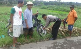 KISAH INSPIRATIF : Tekan Curanmor, Brigadir Marwanto Bagikan 100 Gembok untuk Warga