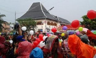 TAHUN BARU IMLEK : Diguyur Hujan, Pesta Grebeg Sudiro Tetap Meriah