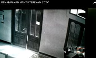 KISAH MISTERI : Ada Bayangan Hitam! Rekaman CCTV Musala FMIPA Unnes Bikin Heboh...