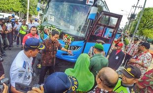 TRANSPORTASI SEMARANG : 20 Bus Baru Gantikan Armada Lama BRT Trans Semarang