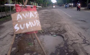 INFRASTRUKTUR SRAGEN : Awas, Banyak “Sumur” di Jl. H.O.S. Cokroaminoto!