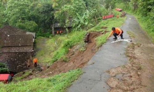 BENCANA BOYOLALI : Retakan Jalan Dlingo Ancam 6 Rumah Warga