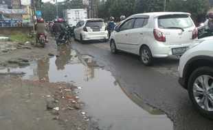 INFRASTRUKTUR JATENG : Ganjar Mau Kualitas Jalan Nasional Jateng-DIY Setara