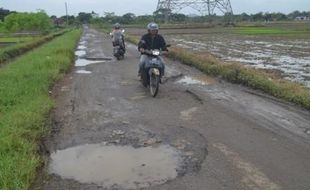 INFRASTRUKTUR SUKOHARJO : Jalur Penghubung Antardesa Tawangsari Rusak Parah