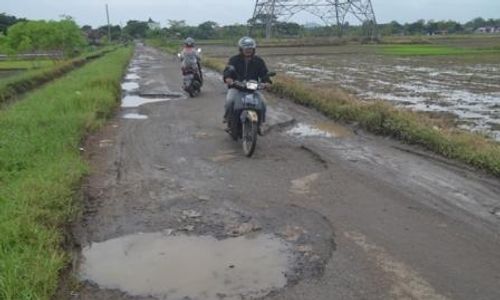 INFRASTRUKTUR SUKOHARJO : Jalur Penghubung Antardesa Tawangsari Rusak Parah