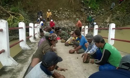 INFRASTRUKTUR BOYOLALI : Jembatan Darurat Bandung Kulon Mulai Dibangun