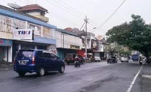 LALU LINTAS SEMARANG : Jalan Searah Bikin Anjlok Omzet Pedagang