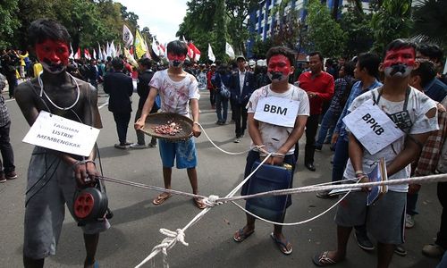 Gagal Bertemu Presiden, Ratusan Mahasiswa Bertahan di Sekitar Istana