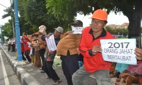 TAHUN BARU 2017 : Begini Aksi Warga Lansia Sukoharjo saat Ikut Mannequin Challenge