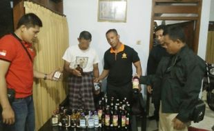 MIRAS TRENGGALEK : Awal 2017, Polres Trenggalek Sita Puluhan Botol Miras