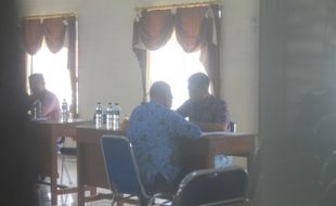 BUPATI KLATEN DITANGKAP KPK : Demi Promosi Jabatan, PNS Aktif Setor ke Pengepul