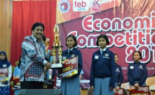 KAMPUS DI SALATIGA : SMA Taruna Nusantara Rajai Economic Competion FEB UKSW