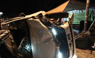 KECELAKAAN BANTUL : Warung Lesehan Mbak Sheila Diseruduk Avanza