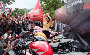 MOTOR HONDA : Ratusan Bikers CBR Kumpul di Jl. Pahlawan