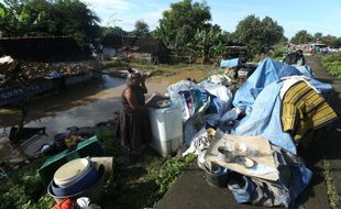 BANJIR SOLO : 158 Keluarga di 2 Kecamatan Mengungsi ke Tanggul