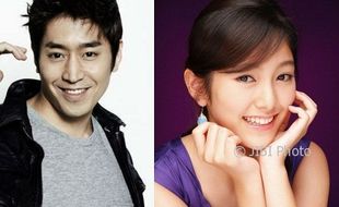 K-POP : Eric Mun dan Na Hye Mi Resmi Berkencan