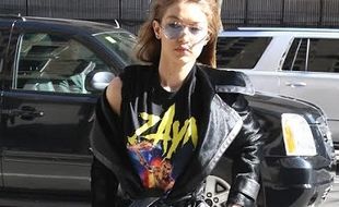 Cieee, Gigi Hadid Pakai Kaus Bertulis Zayn Malik saat Valentine’s Day