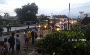 ANGIN KENCANG KLATEN : Solo-Jogja Macet, Lalu Lintas Dialihkan